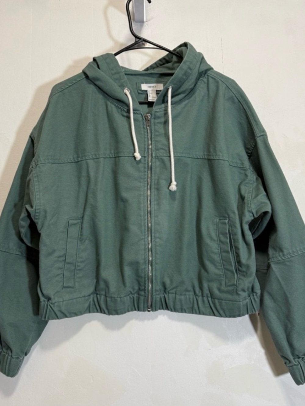 FOREVER 21 Hooded Bomber Zip-Up Cropped Jacket in Sage Green Sz L